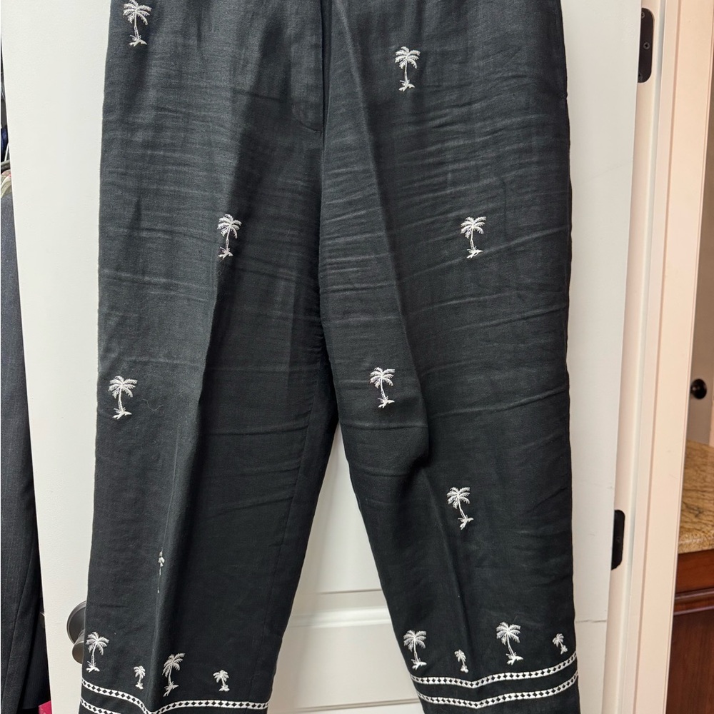 Paraphrase Black Palm Embroidered Capris